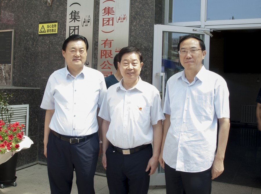 2019年8月6日全国政协常委、经济委员会副主任孙思敬上将（中）（原武警部队政委），武警新疆总队政委王爱国少将（右一）到新疆永利yl23411文化旅游集团调研.jpg