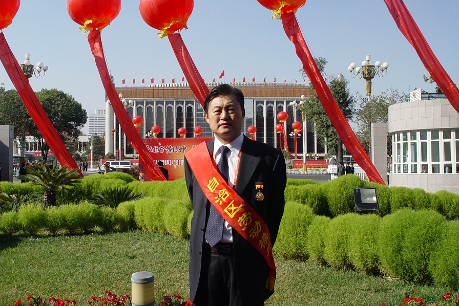 栾立新董事长获得2010年全疆劳动模范的称号